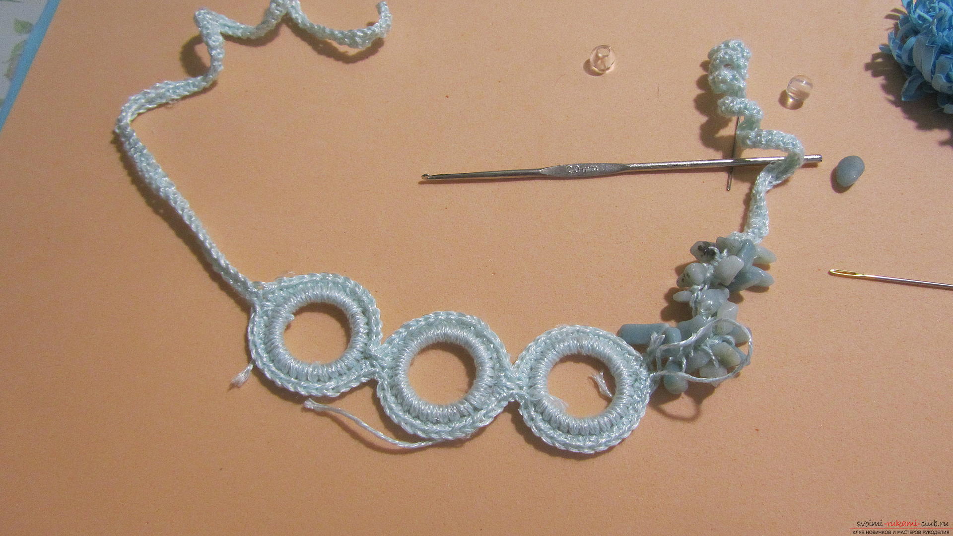 Denne mesterklasse vil lære dig at lave smykker selv, en hjemmelavet halskæde kan hækles. Billede №33