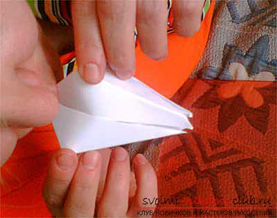 Simple origami tulip made of paper. Picture №3