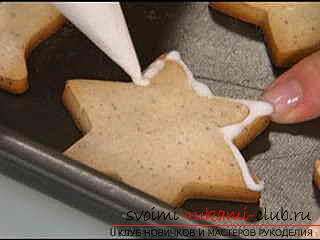 The lesson of simple baking New Year cookies for Christmas Eve is a master class. Photo # 2