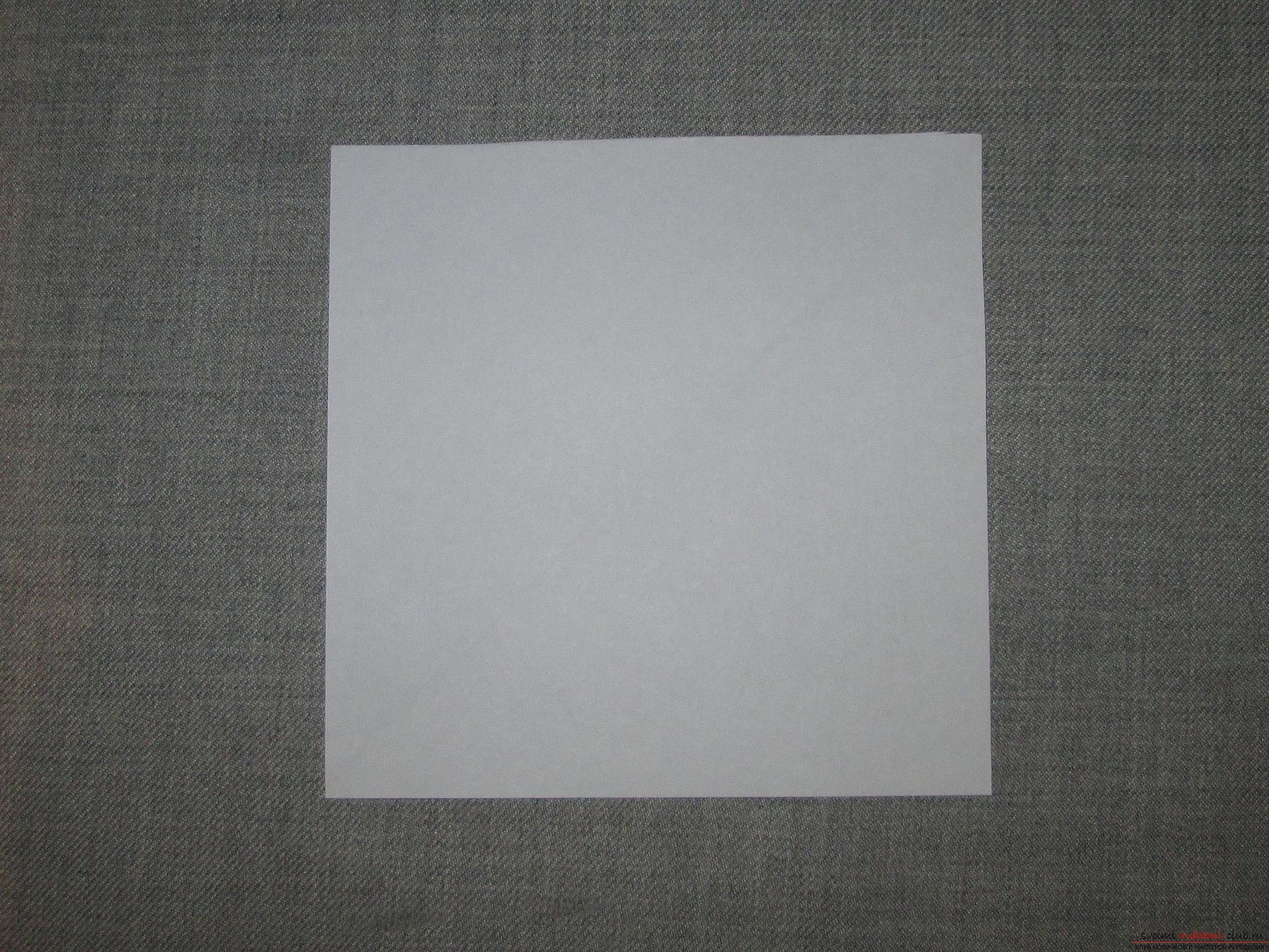 Лист бумаги квадратной формы со стороны