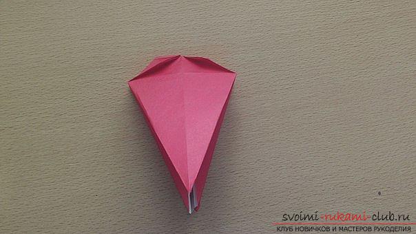 Този подробен майсторски клас съдържа схема на оригами-дракон, направена от хартия, която можете да направите със собствените си ръце
