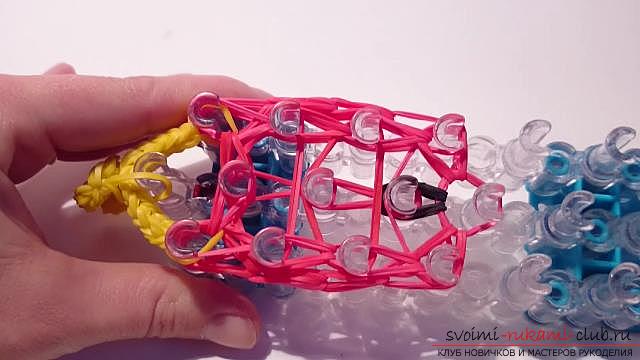 How to make a beautiful heart-shaped keychain from the rubber bands with your hands to Valentine's Day. Photo №41