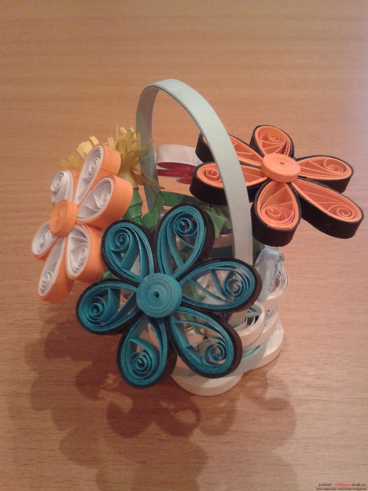 This detailed master-class of quilling colors will tell you how to make your own hands a bouquet in the basket .. Photo # 24