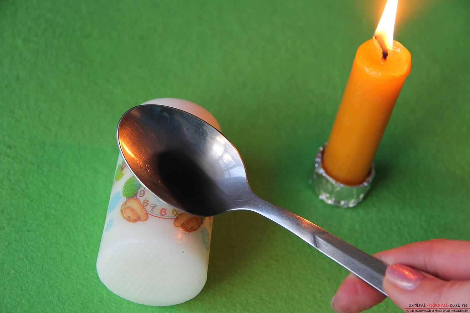 Meisterklasse mit Foto zeigt, wie man eine Kerze mit einer Serviette zum Neujahrsfest macht. Foto №8