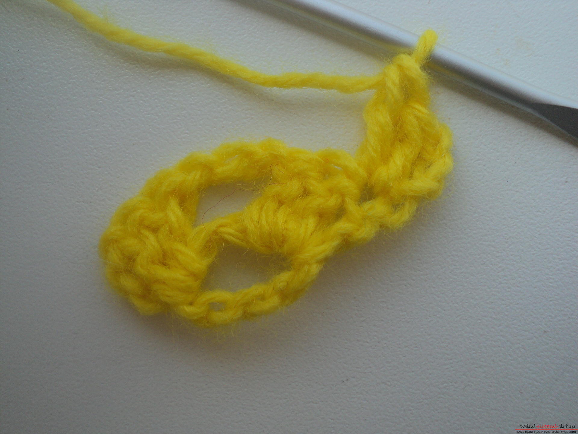 This detailed master class of crocheting for beginners will teach how to crochet the openwork kerchief. Photo # 5