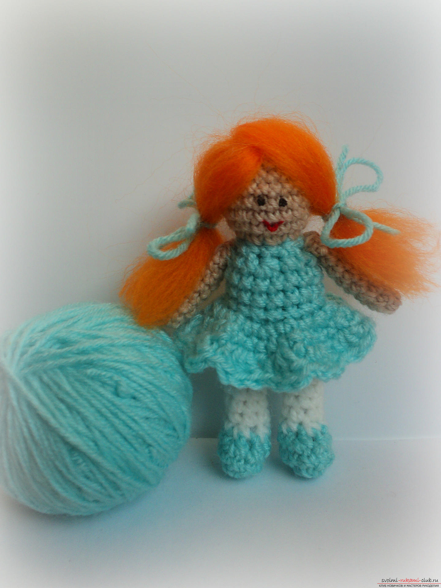This detailed master class of crocheting toys will teach you how to tie a doll with your hands .. Photo # 11