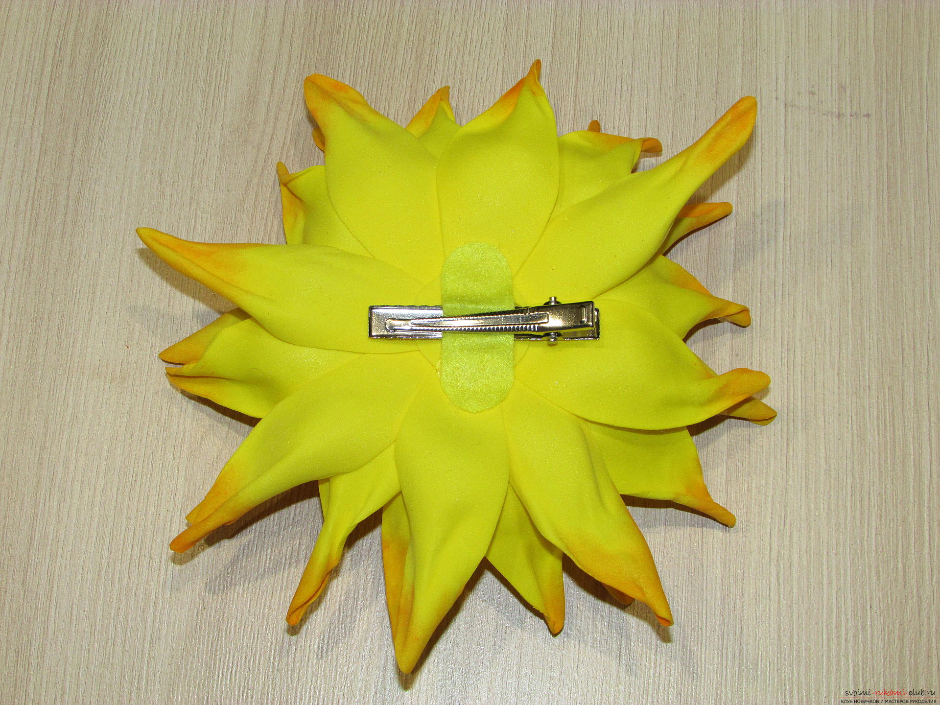 A master class with step-by-step photos will teach you how to make flowers from fameirana yourself. Photo Number 19