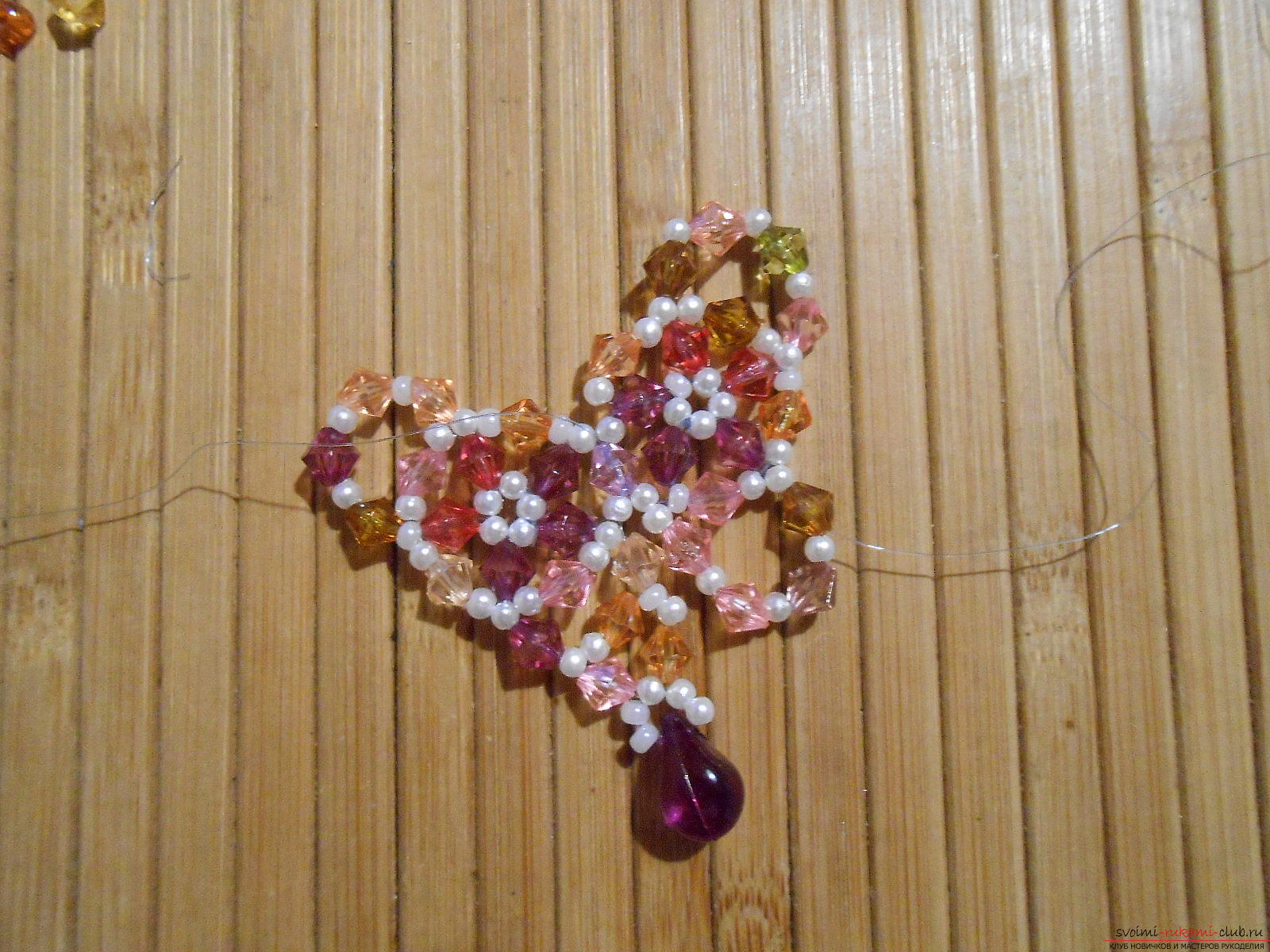 This detailed master class will teach the weaving of a butterfly from beads. Photo number 20