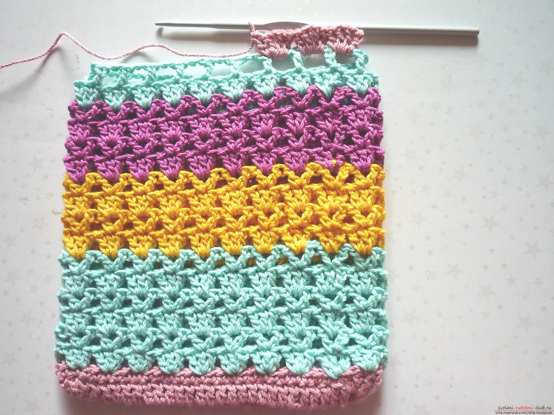 A master class with a photo will help you learn how to knit a unique bag with a crochet, in this description you will also get acquainted with the knitting of a cover for the phone .. Photo # 9