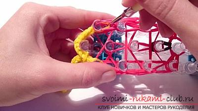 How to make a beautiful heart-shaped keychain from the rubber bands with your hands to Valentine's Day. Picture №40