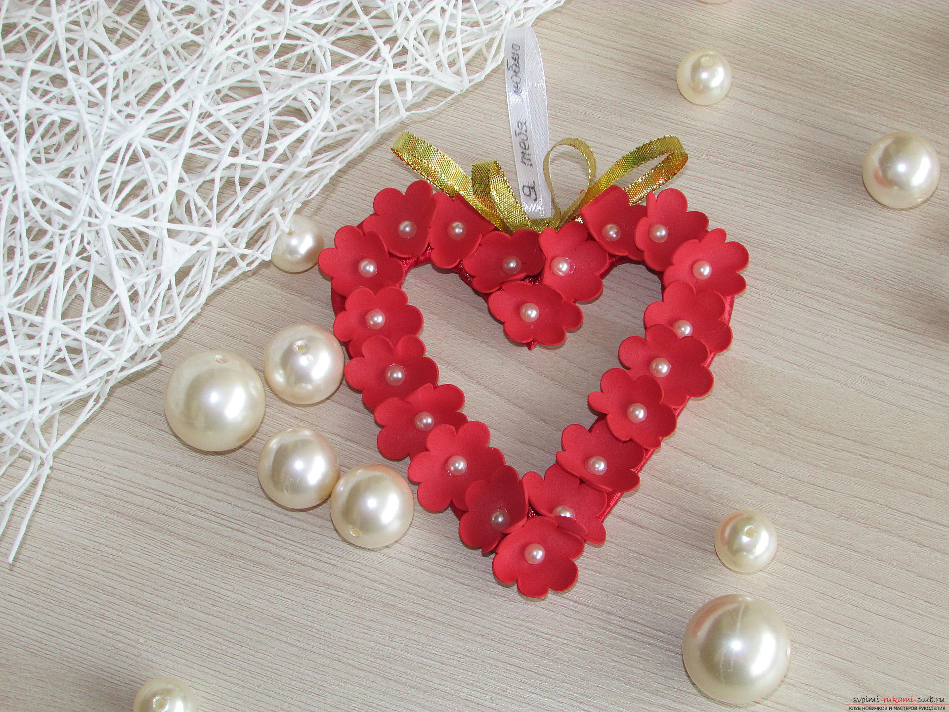 In this master class you will learn how to make an original valentine on February 14th. Photo №1