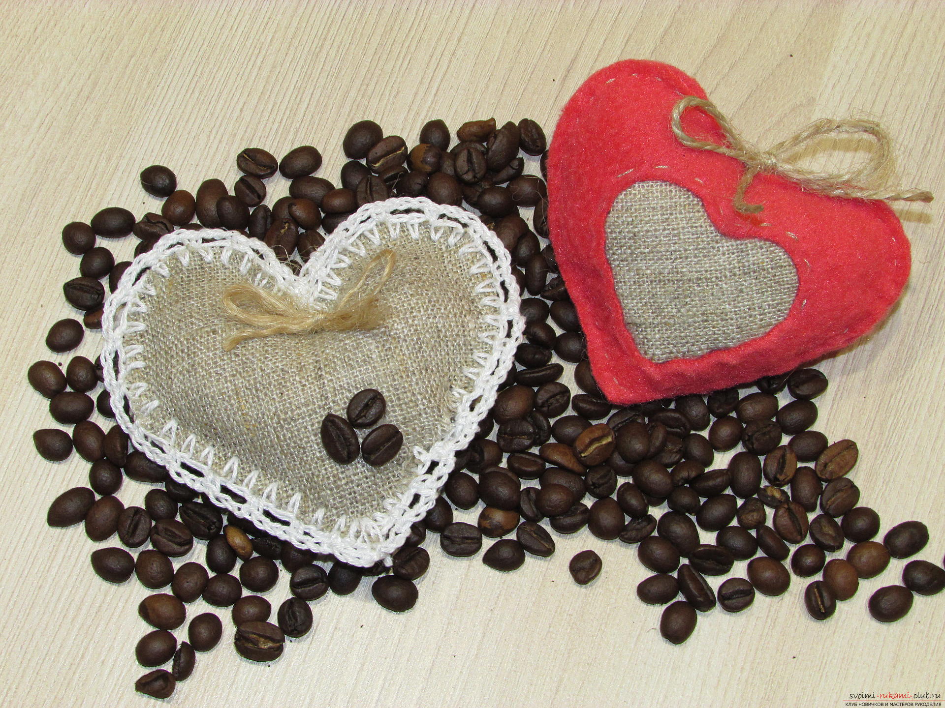 Deze masterclass leert je hoe je een artefact van koffiebonen maakt - een aromatisch kussen. Foto # 1