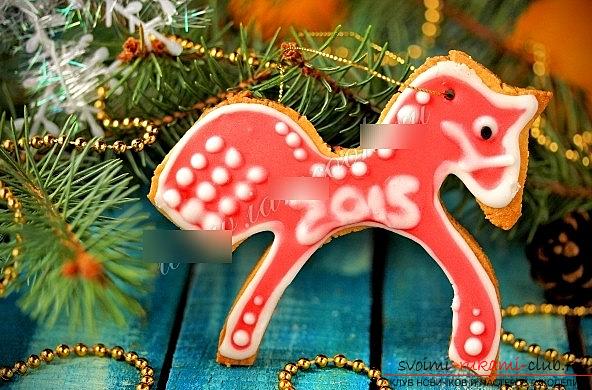Cookies made of glaze and dough for New Year's holidays - a master class of cookies-horses. Photo №6