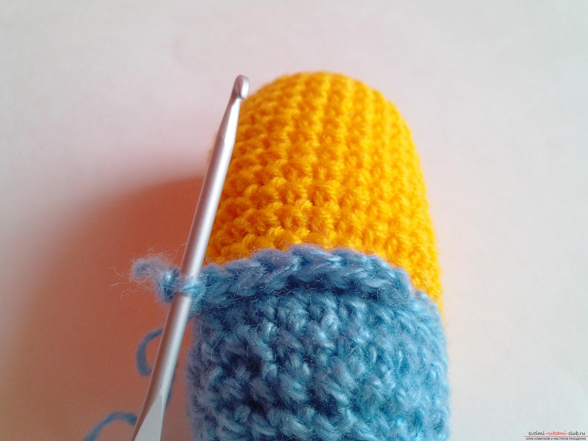 A master class with detailed photos and a step-by-step description will teach you how to crochet a minion toy. Photo №4