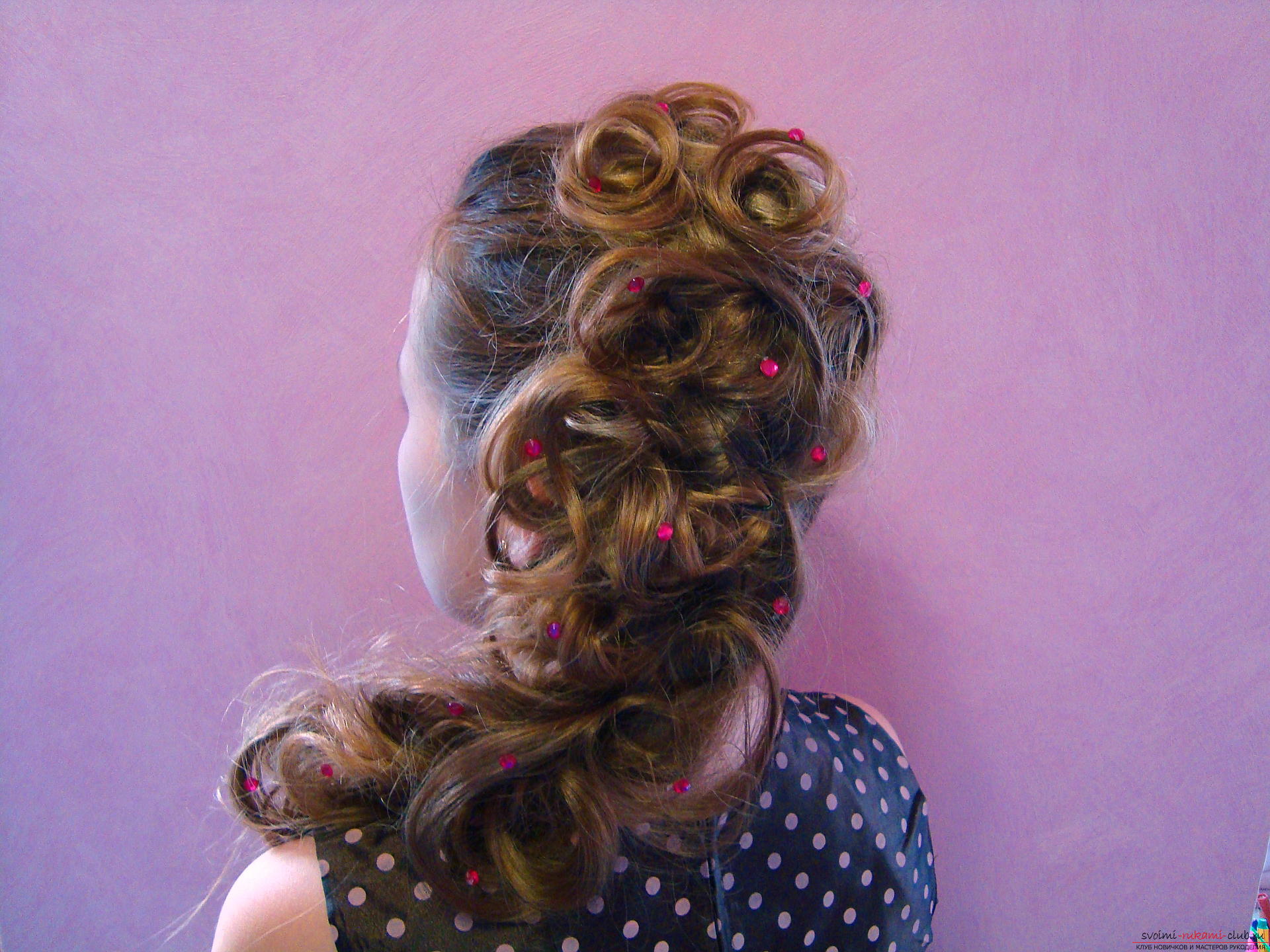 Festive hairstyles on the long are very diverse, this master class presents a hairstyle for a girl with long hair .. Photo №11