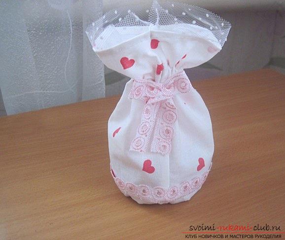 How to make an original gift to a guy by February 14, step by step creation of a fragrant sachet and bag with 10 reasons for love. Picture №10