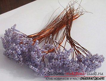 How to make a lilac branch of beads, step-by-step photos and a description of several weaving techniques for beaded floristics. Photo number 12