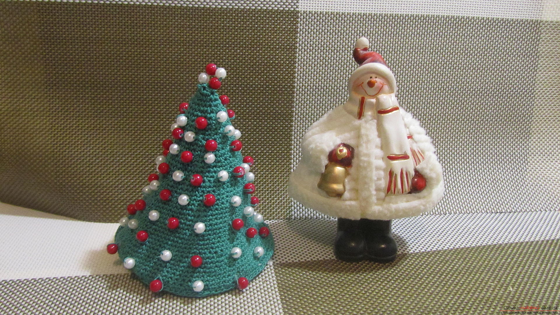 Ez a mesterosztály tartalmaz egy leírást a horgolt karácsonyfa - az eredeti kézműves az új év a saját kezüket. Fotó №25