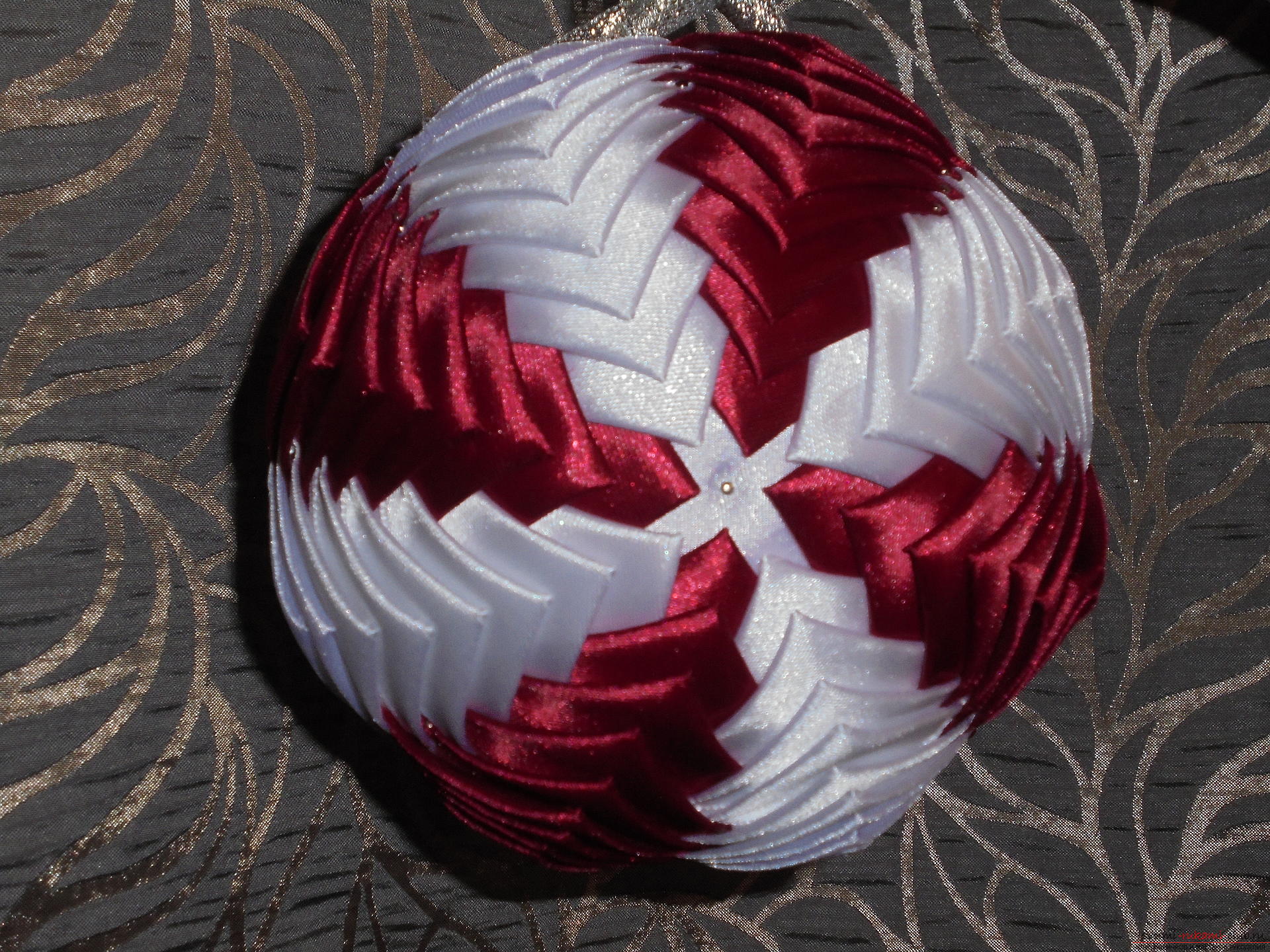 Christmas ball of ribbons. Photo №1