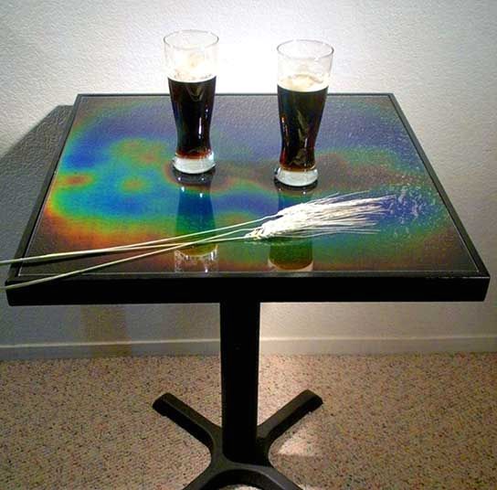 Tisch mit thermischer Abdeckung