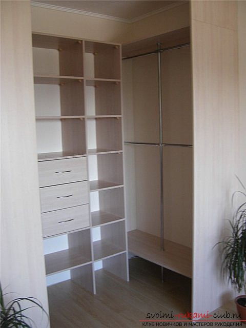 A cozy dressing room from the storeroom of the room with your own hands. Picture №3