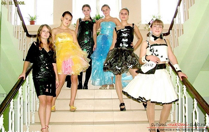 A dress from garbage bags. Photo №6