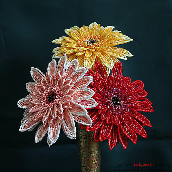 We make a flower from beads for beginners, lessons of creating a flower from beads. Photo # 2