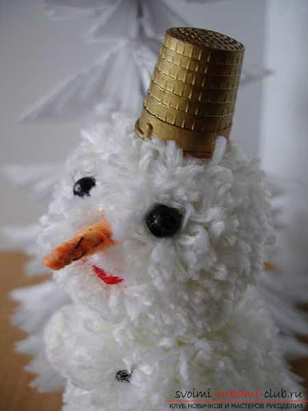 Nytårs snemand med egne hænder, hvordan man laver en snemand, nytårs håndværk med egne hænder, en snemand lavet af polymer ler, en snemand af klud, en snemand af lyspærer .. Foto №3