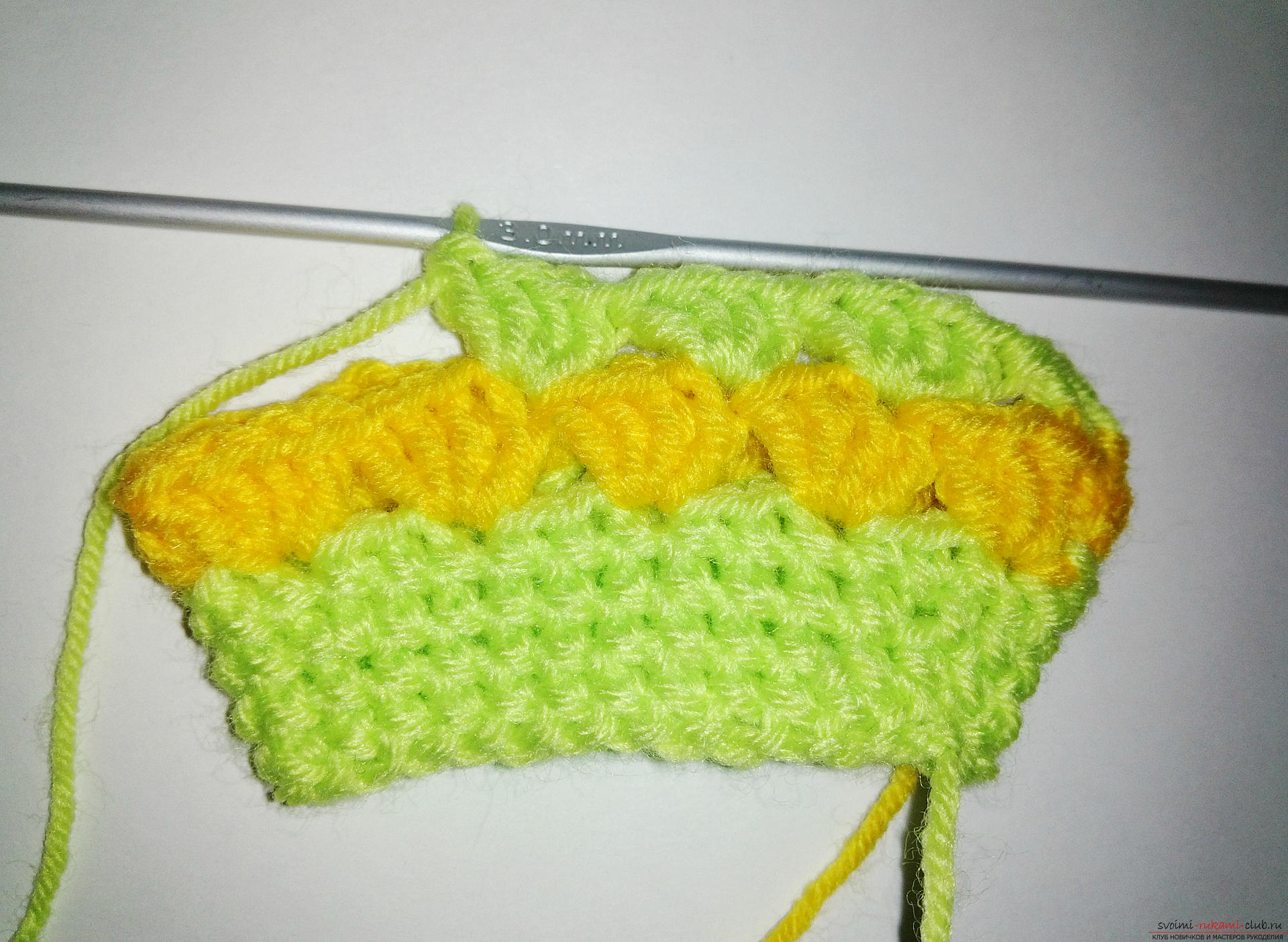 A master class with a photo and a description of the process will teach how to tie fishnet mitts crochet. Photo №5