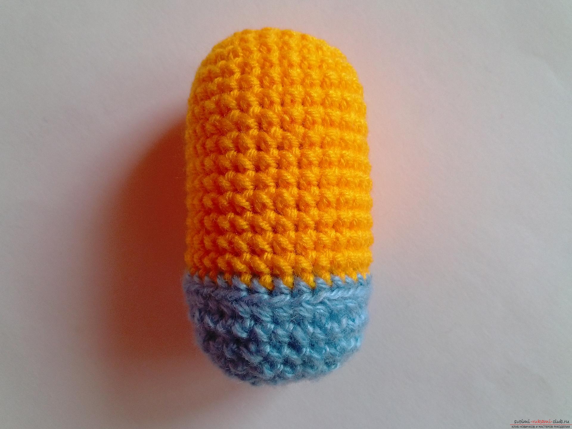 A master class with detailed photos and a step-by-step description will teach you how to crochet a minion toy. Picture №3