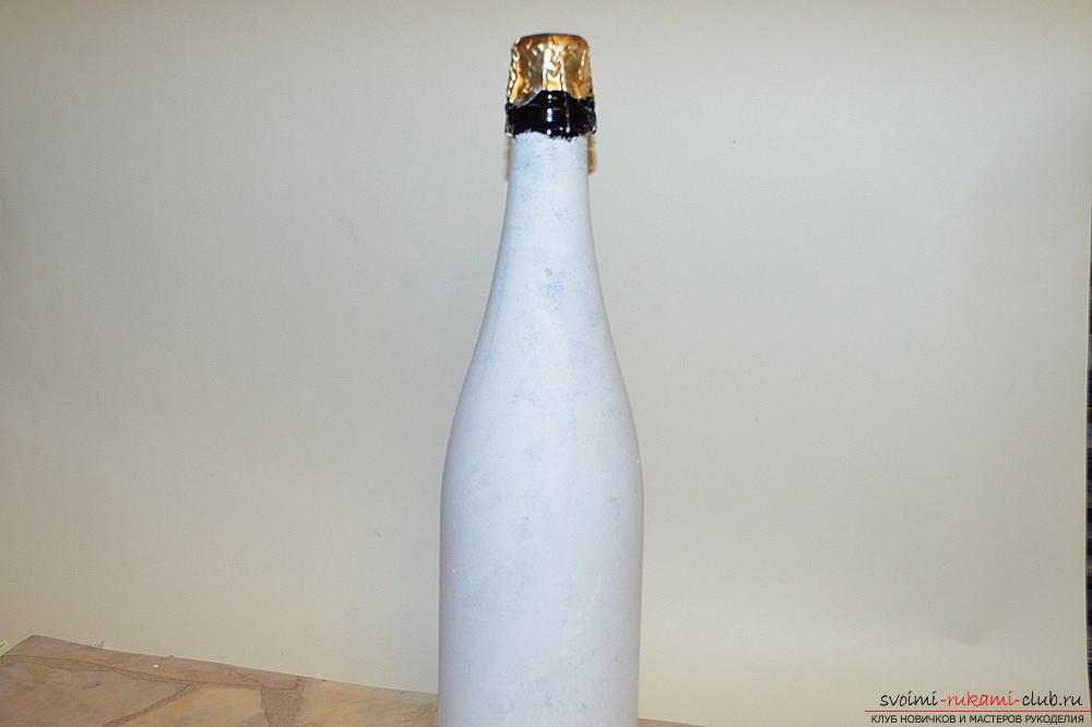 A master class with a description and a photo will teach how to make decoupage of a bottle of champagne with your own hands. Photo №4