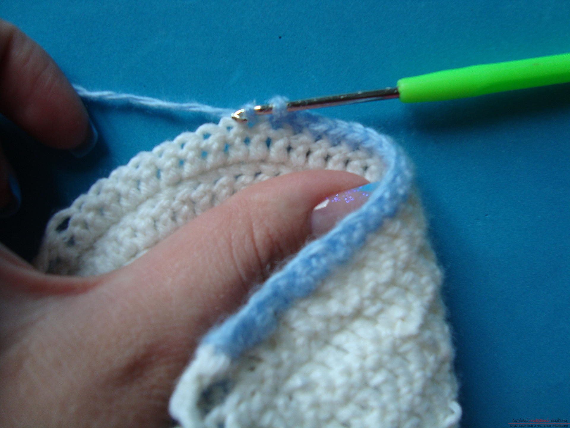 Step-by-step instruction on crocheting sneakers for a boy. Photo Number 21
