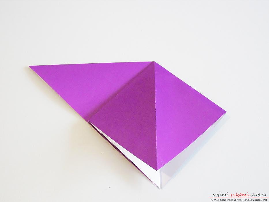Eine Schwalbe aus Papier in Origami-Technik herstellen. Foto №6