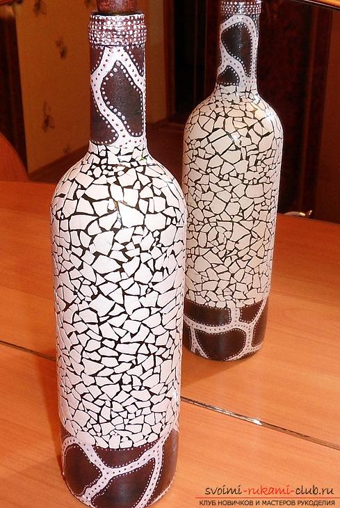 Decoupage bottles in the African style, crafts fromshells, how to make a mosaic of the shell with their own hands, a mosaic made of eggshell on a glass bottle, a detailed master class on decorating bottles in an African style .. Photo # 28