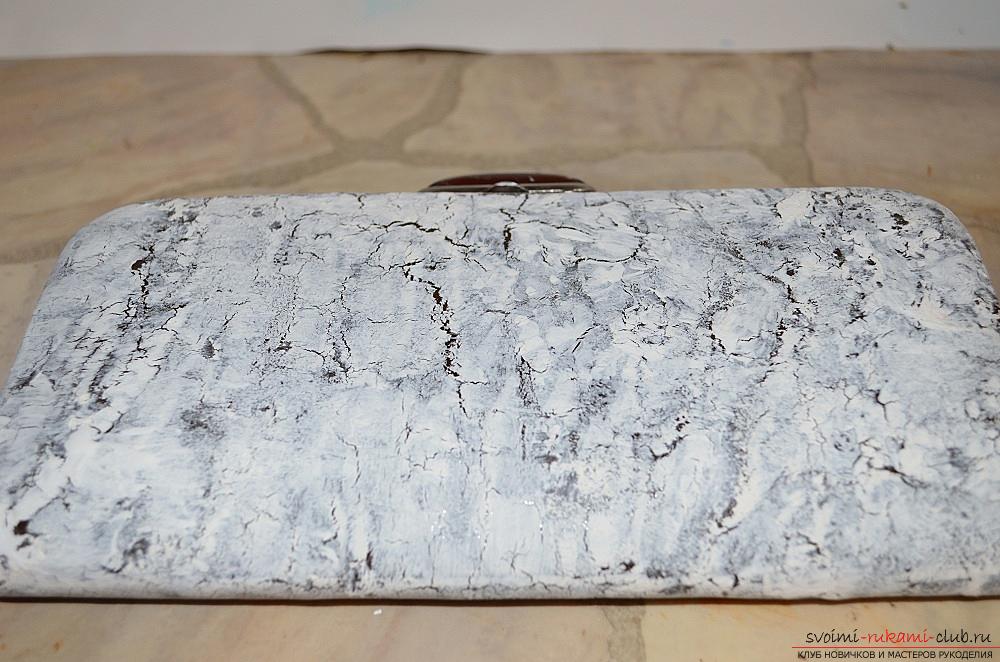 The master class will teach you how to decorate the clutch with your own hands using the decoupage technique. Photo №6