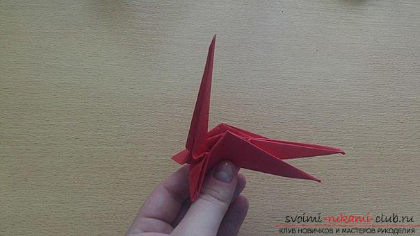 Тази подробна майсторска класа съдържа схема на оригами-дракон, направена от хартия, която можете да направите сами
