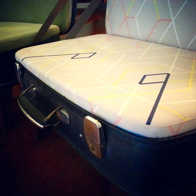 dětská sedačka z kufru