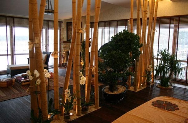 Багажници от бамбук във вътрешността