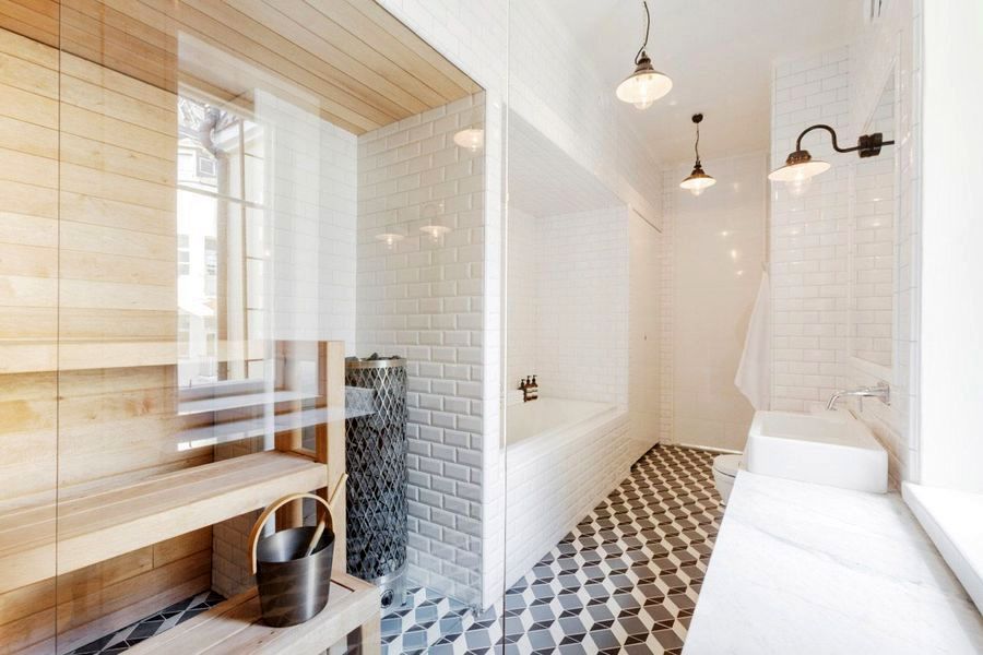 Design-Badezimmer mit Sauna