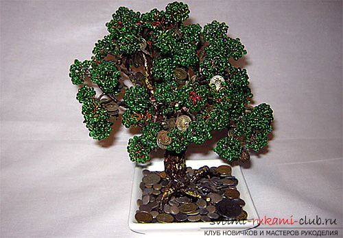 A variety of beaded trees made by own hands. Photo souvenir crafts .. Picture number 3