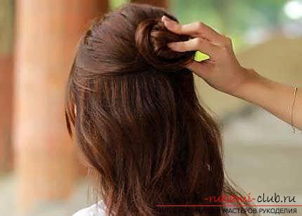 Masterclasses to create fashionable hairstyles on medium-length hair with their own hands for 5 minutes. Photo Number 19