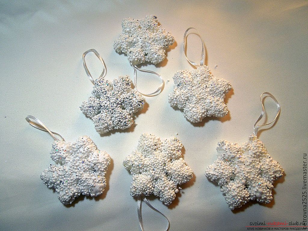 Foams made of polystyrene, made by own hands. Photo of New Year's articles made of foam plastic. Photo # 2