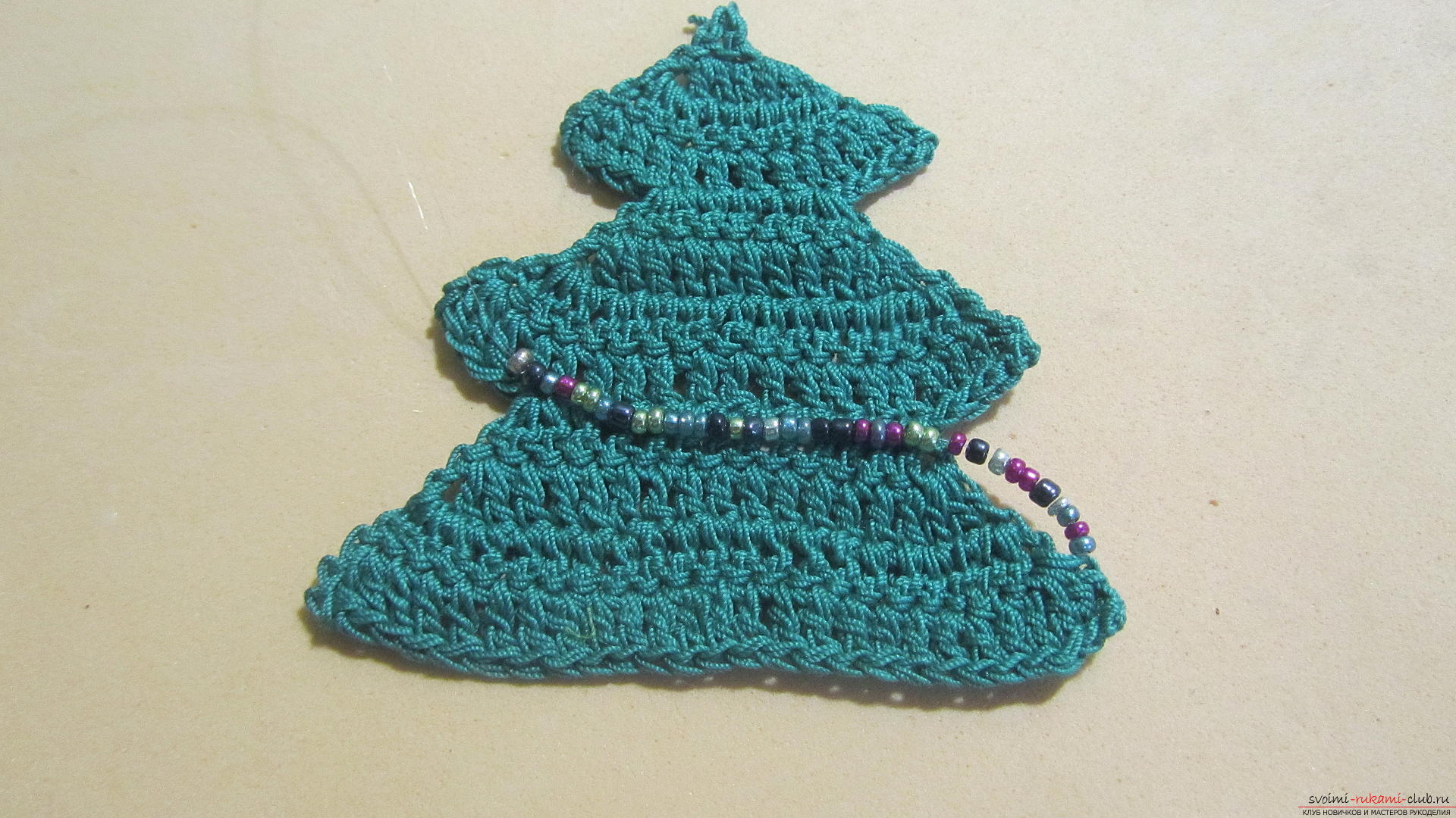 This master class New Year crafts with their own hands with a photo and description will teach how to tie a Christmas tree crochet. Photo Number 18