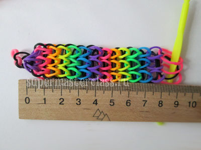 How to weave a bracelet of rubber bands on the machine: a lesson with a photo