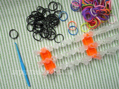 Materials and tools for weaving a bracelet of gum Fishtail