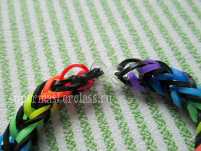 Bracelet from elastic bands on a slingshot Fishtail