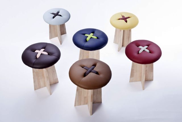 stools buttons