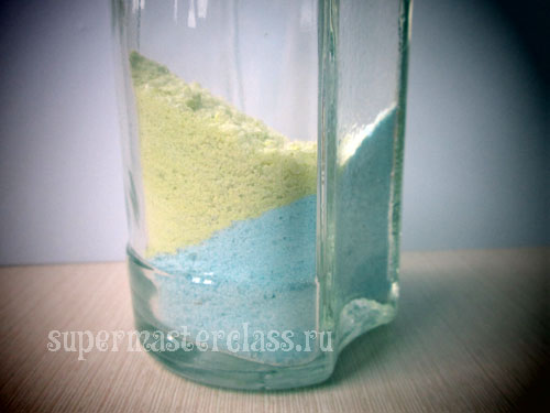 Colored salt in a bottle: a master class
