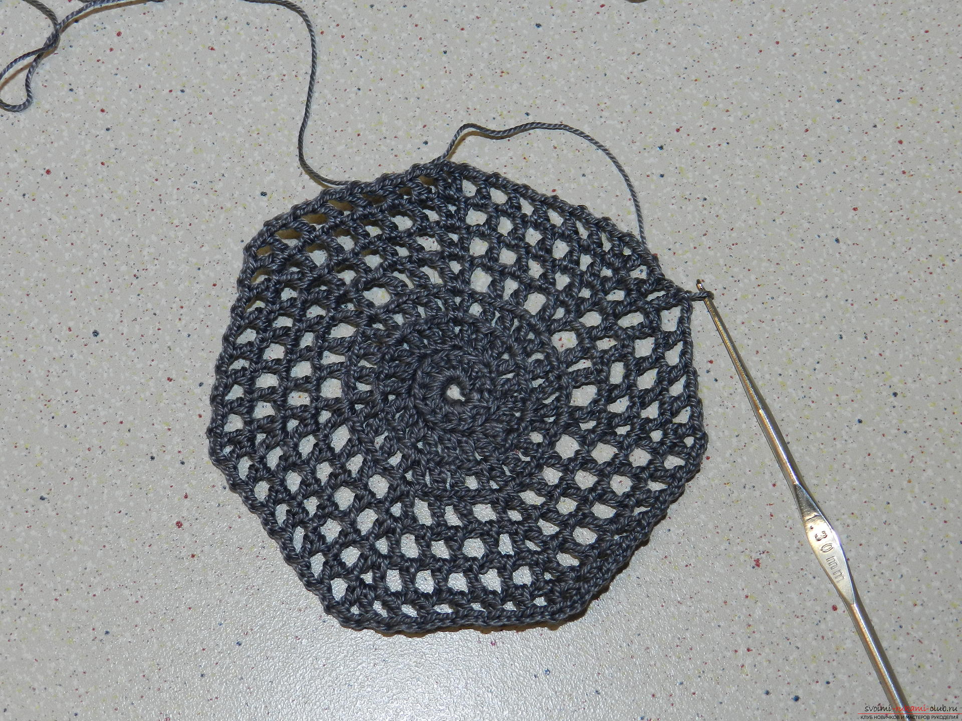 This master class will teach you how to crochet children's clothes - a cap with a sieve net. Photo # 2