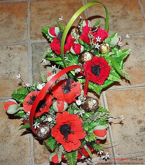Как да направите букет от диви цветя в дизайна на суитите, стъпка по стъпка снимки на вземане на мак, лайка, слънчоглед, метличина и минзухар. Снимка # 2
